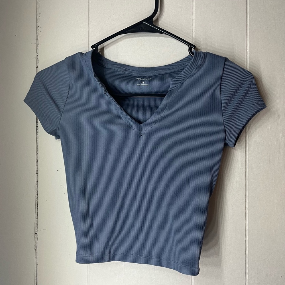 HOLLISTER RIBBED BABY BLUE CROP TOP